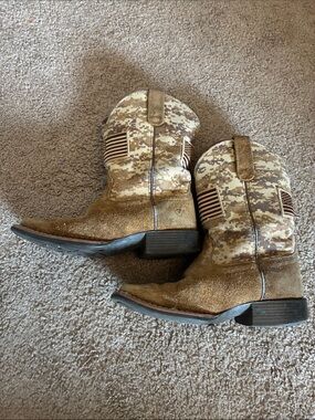 Ariat Digital Camo Cowboy Boots with American Flag Patch size 11